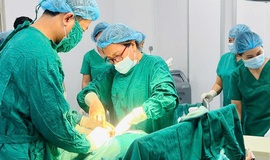 'Báo động đỏ' cứu mẹ con sản phụ rau bong non