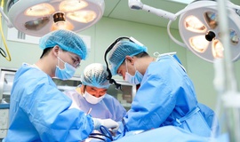 Ca phẫu thuật phức tạp cắt u ác tính cho bệnh nhân 14 tuổi