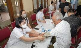 Mang dịch vụ y tế chất lượng miễn phí đến với người có công, gia đình chính sách tại Yên Bài
