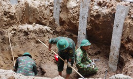Sử dụng thiết bị hiện đại tìm kiếm hài cốt liệt sĩ trong khuôn viên bệnh viện