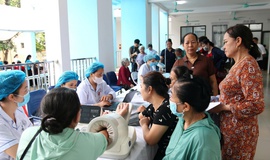 Người dân Hà Nội hào hứng trong ngày đầu khám sức khỏe miễn phí