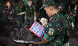 Xúc động chứng kiến hài cốt liệt sĩ nằm chồng lên nhau tại Công viên Lê Thị Riêng