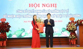 Thứ trưởng Thường trực Vũ Mạnh Hà trao quyết định bổ nhiệm Hiệu trưởng Trường Đại học Kỹ thuật Y tế Hải Dương