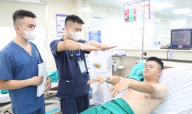 Đang nghỉ trưa tại văn phòng, bất ngờ ngừng tim nhiều lần