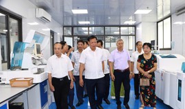 Thứ trưởng Bộ Y tế Đỗ Xuân Tuyên làm việc tại Trung tâm Kiểm soát bệnh tật Hưng Yên