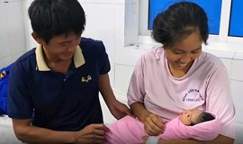 Sản phụ vỡ tử cung, bác sĩ cứu mẹ, giữ con