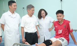 BV Việt Đức chuyển giao kỹ thuật, người Lào Cai thêm cơ hội điều trị gần nhà