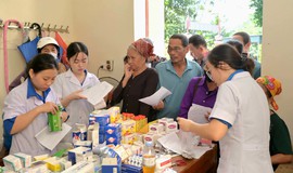 Khám, cấp phát thuốc miễn phí cho 600 người dân vùng biên giới