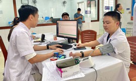 Cán bộ y tế Nghệ An hiến máu cứu bé trai 8 tuổi