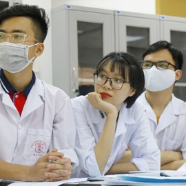 Dự thảo Luật Gi&#225;o dục đại học: Đừng đ&#224;o tạo b&#225;c sĩ theo quy tr&#236;nh h&#224;nh ch&#237;nh thay v&#236; quy tr&#236;nh chuy&#234;n m&#244;n