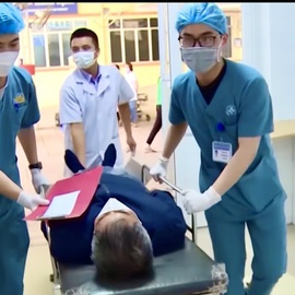 Phía sau cánh cửa hồi sức