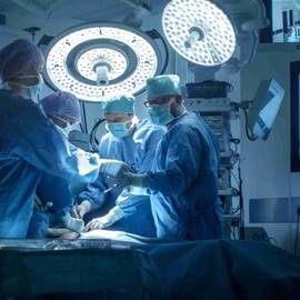 Hành trình trở thành bác sĩ: Từ đôi tay trần đến kỷ nguyên công nghệ