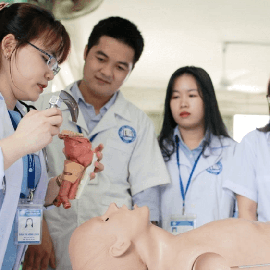 Cấu trúc đề thi kỳ thi đánh giá năng lực hành nghề y đưa bài thi tiến gần hơn với đời sống nghề nghiệp