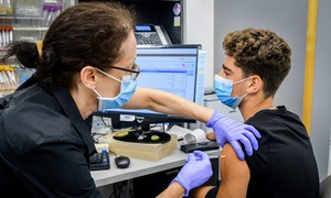 Thông tin mới nhất về hiệu quả của vaccine Pfizer ở trẻ 12-18 tuổi
