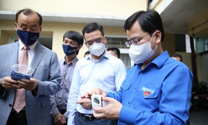 Hội Thầy thuốc trẻ, đại diện WHO tại Việt Nam xuống bếp làm bánh trung thu tặng tuyến đầu chống dịch