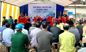 Người cao tuổi tại Hiệp Hòa, Bắc Giang nô nức tham dự "Giải bóng chuyền hơi Vương Bảo"