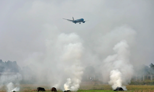 Hàng loạt chuyến bay đến Điện Biên phải hủy do… khói rơm rạ
