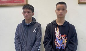 Bắt thiếu niên 14 tuổi cùng bạn cướp xe máy của người phụ nữ đi đường