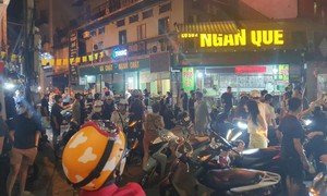 Mâu thuẫn tại quán ăn đêm, một người bị đâm gục tại bàn