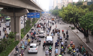 Vì sao chưa phân luồng và rào chắn thi công đường Nguyễn Trãi?