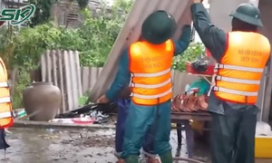 Lốc xoáy kinh hoàng cuốn bay mái nhà ở Huế, nhiều nơi ngập lụt, người dân lo mua đồ ăn dự trữ