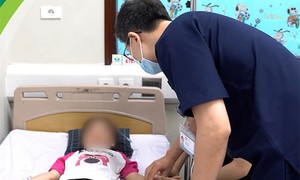 B&#233; g&#225;i 5 tuổi bị ch&#243; thả r&#244;ng cắn tới tấp, b&#225;c sĩ chỉ c&#225;ch sơ cứu ph&#242;ng bệnh dại