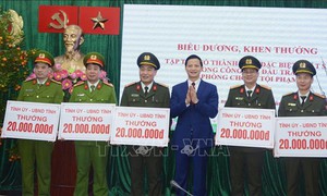 Vụ lừa đảo chiếm đoạt tài sản xuyên biên giới: Khen thưởng lực lượng lập chiến công xuất sắc