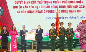 Chủ tịch QH trao Huân chương Lao động cho huyện nông thôn mới Văn Yên