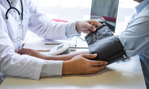Uống thuốc trị tăng huyết &#225;p v&#224;o buổi s&#225;ng hay tối l&#224; tốt nhất?