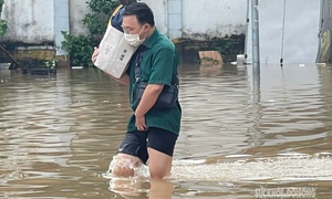 Hết mưa nhưng lũ trên các sông vẫn ở mức báo động, ngập lụt nhiều nơi còn kéo dài