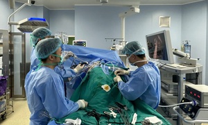 Lần đầu ti&#234;n tại Việt Nam phẫu thuật th&#224;nh c&#244;ng khối ph&#236;nh khổng lồ động mạch thận c&#243; gh&#233;p thận tự th&#226;n