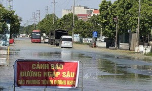 'Rốn lũ' Trung Giã: Nước rút chậm, hơn 4.000 hộ dân bị cô lập giữa biển nước