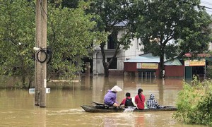 Hơn 3000 hộ dân ở Hà Nội chìm trong nước do lũ trên sông tăng cao kỷ lục