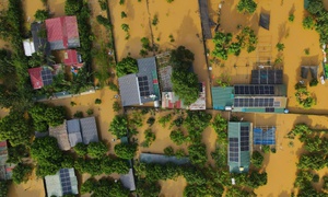 Lũ trên các sông đang xuống, Hà Nội vẫn còn những điểm ngập sâu đến 2m