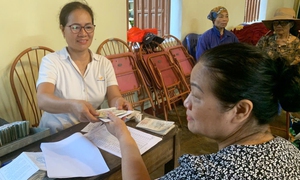 Chi trả lương hưu cho người hưởng bằng tiền mặt tại Thái Nguyên ngay sau lũ