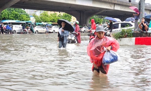 Cách nào giảm nhẹ rủi ro thiên tai khi biến đổi khí hậu ngày càng nặng nề?