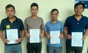 Vạch trần thủ đoạn lừa đảo của nhóm thanh niên 'đập đá tìm ngọc' 
