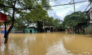 Lũ trên các sông ở miền Trung đang lên rất cao