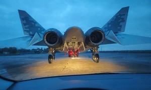 Bức ảnh hiếm hé lộ khoang vũ khí bí ẩn của Su-57 Nga
