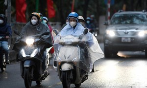 Miền Bắc chuyển lạnh, bão suy yếu trước khi vào bờ nhưng gây mưa lớn cho miền Trung