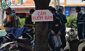 Phát hiện thi thể nam giới ở vỉa hè, công an khẩn cấp phong tỏa hiện trường, trích camera
