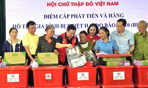 Cứu trợ khẩn cấp đợt 2 cho đồng bào vùng lũ sau bão số 10