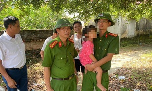 Giải cứu thành công cháu bé 4 tuổi bị bố đẻ đe dọa treo cổ
