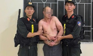 Bắt kẻ ‘ngáo đá’ dùng hung khí tấn công cảnh sát ở Bắc Ninh