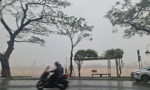 Bão số 12 di chuyển chậm và suy yếu nhanh, miền Trung hứng 2 đợt mưa liên tiếp