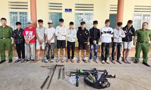 Ngăn chặn 11 thanh thiếu niên mang hung khí để giải quyết mâu thuẫn