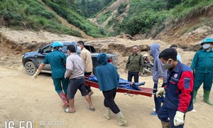 Tìm thấy thi thể nạn nhân cuối cùng trong xe bán tải bị đất đá vùi lấp ở Lào Cai