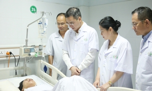 'Hãy để thầy thuốc được cứu người trong môi trường an toàn'