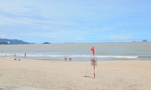 Kịp thời cứu cụ ông U90 bị sóng biển cuốn trôi