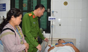 Không chấp hành đo nồng độ cồn, thanh niên tông Đại úy CSGT đa chấn thương